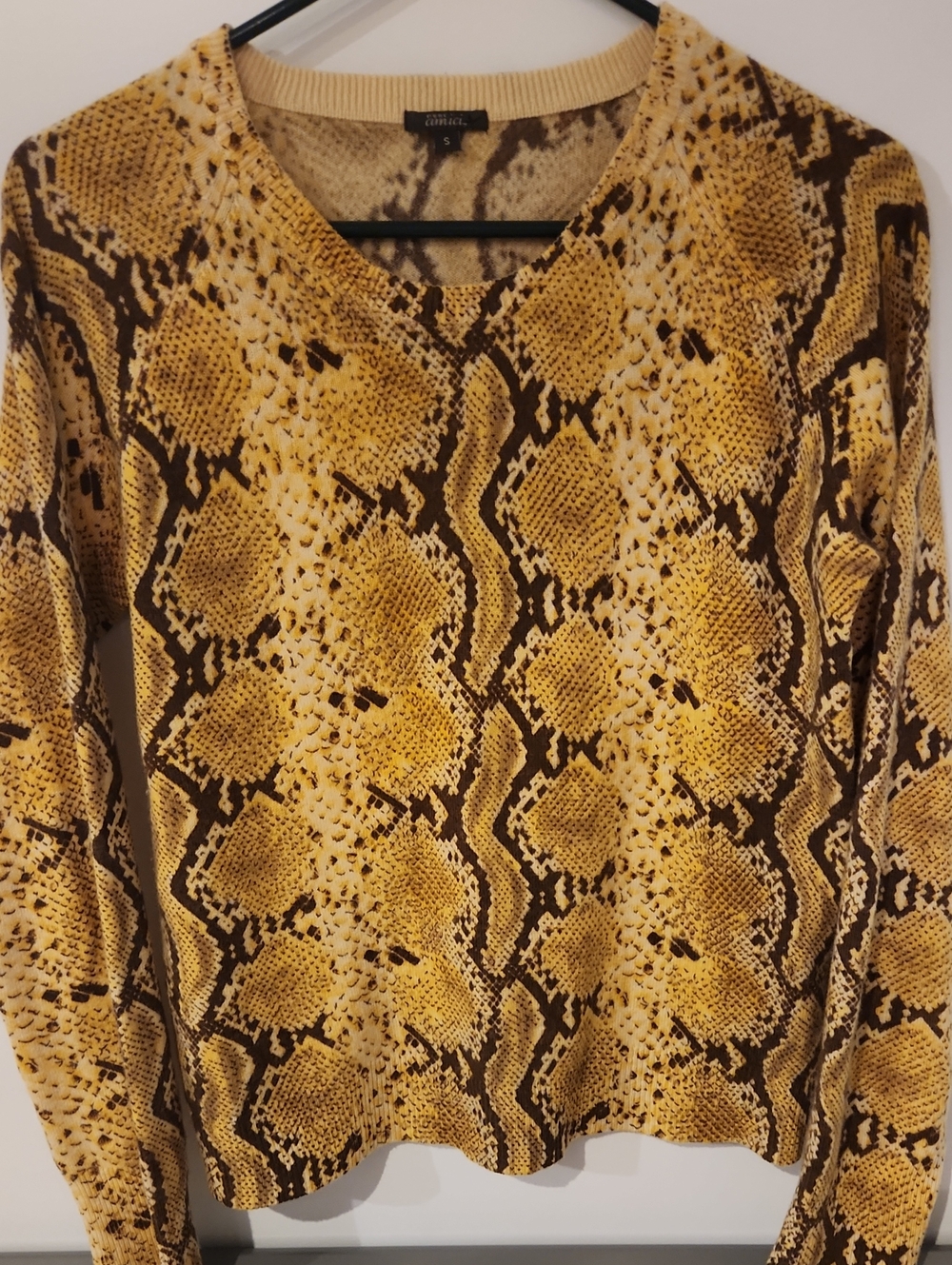 Snake-Print V-Neck CASHMERE Sweater in Gold and Brown